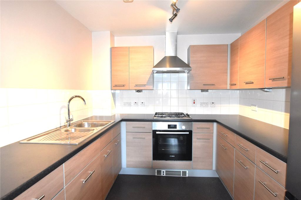 Property photo 3 of 11 Picture No. 12