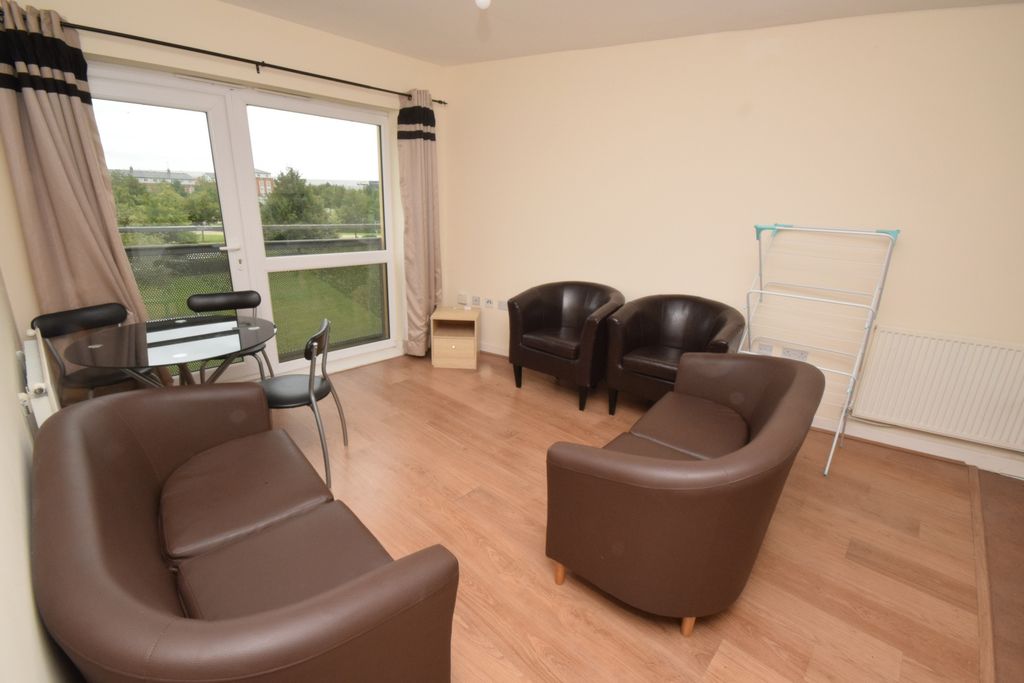 Property photo 3 of 10 Lounge