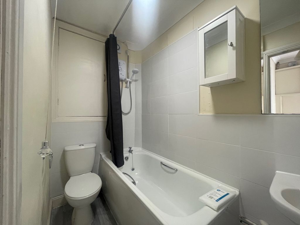 Property photo 3 of 4 Bathroom