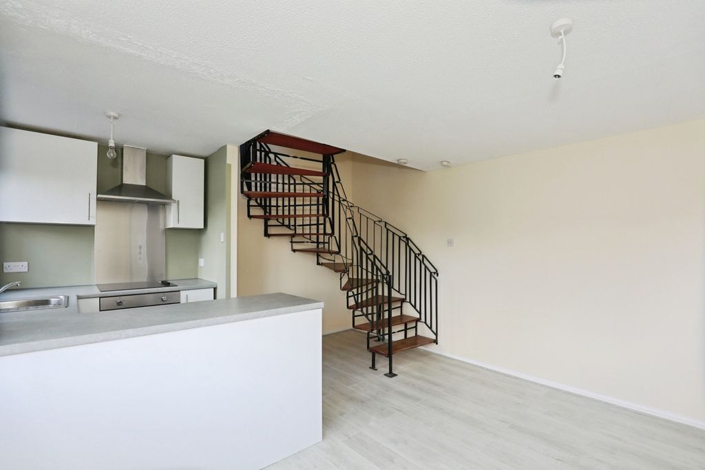 Property photo 3 of 12 Pbox-Img.Jpg