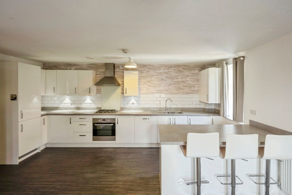 Property photo 2 of 9 Kitchen