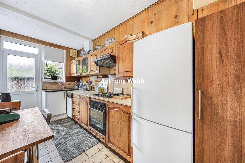 Property photo 3 of 16 Kitchen