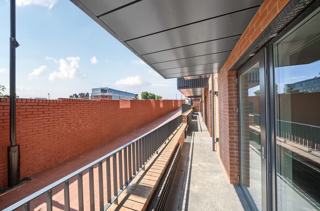 Property photo 3 of 10 7-68233F56d072c-1...