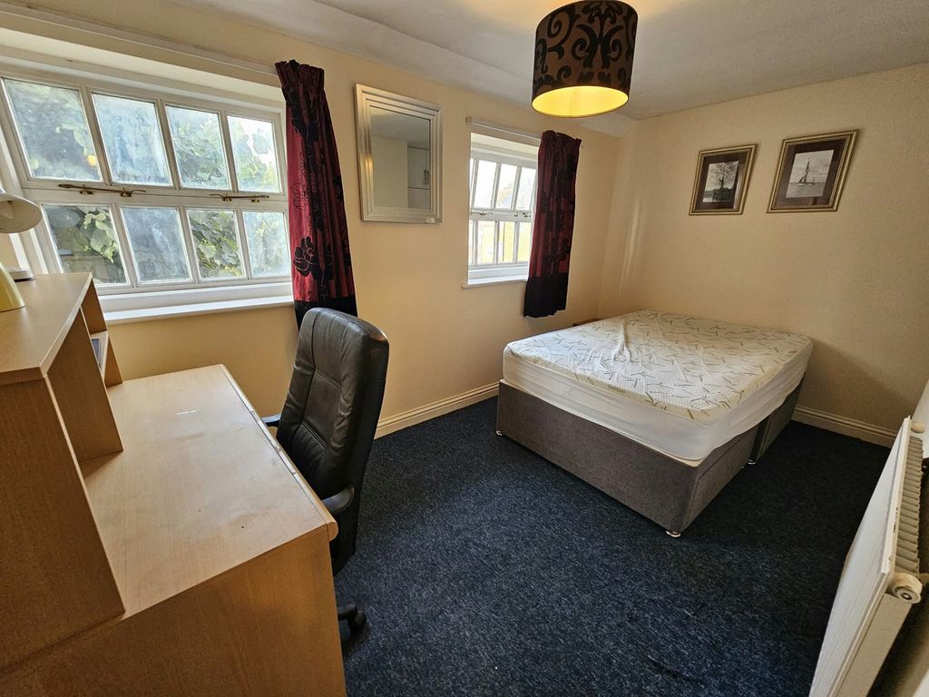 Property photo 3 of 14