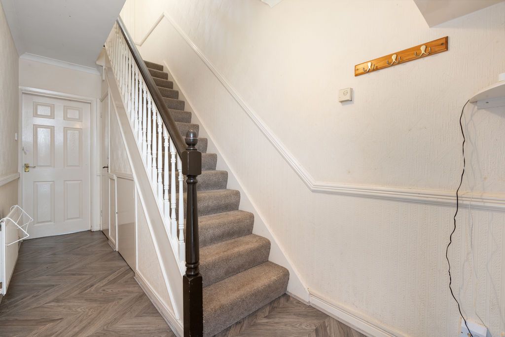 Property photo 2 of 16 27 Farmhill Meadows