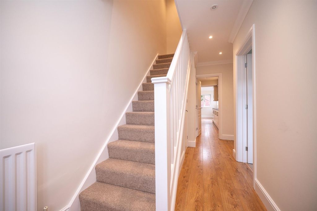 Property photo 3 of 23 27A-Carnegie-Road-1002.Jpg