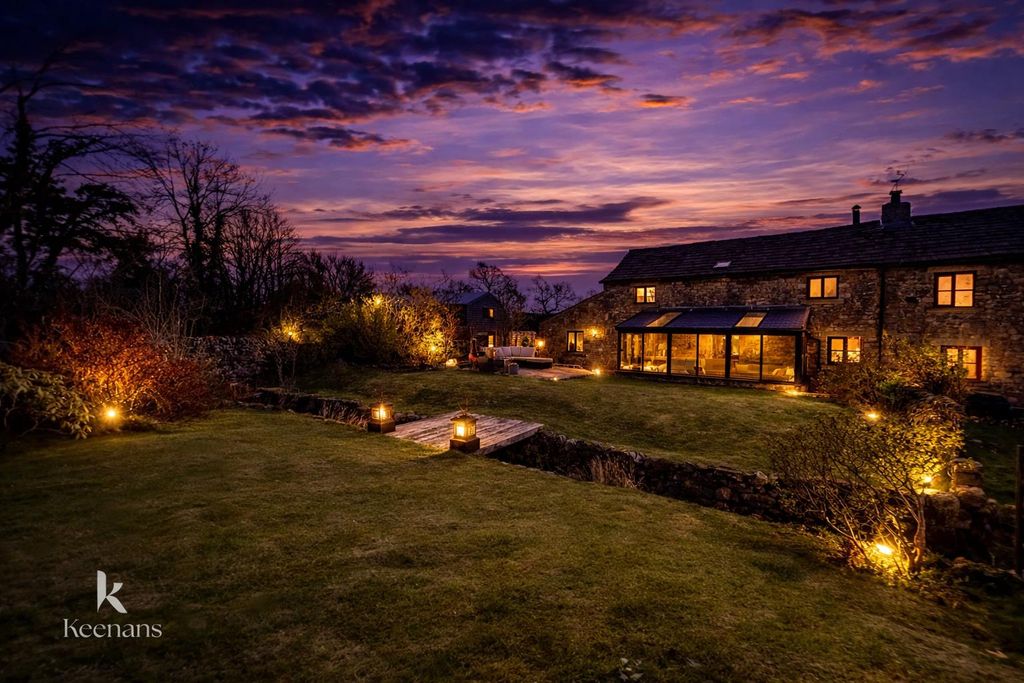 Property photo 1 of 48