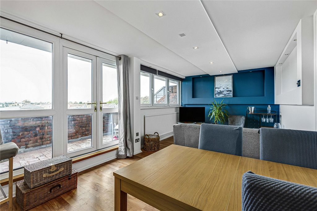 Property photo 2 of 16 Reception