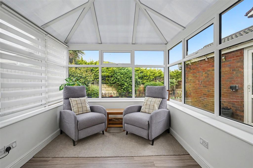 Property photo 3 of 18 Conservatory