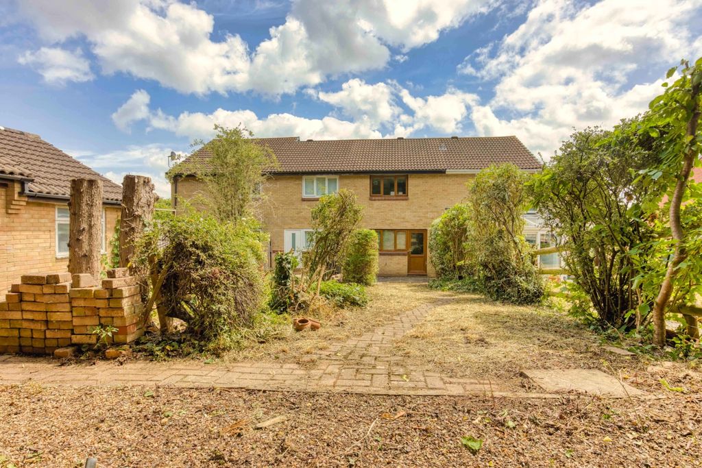 Property photo 2 of 15 Ewemove Taunton - Allington Close (8)