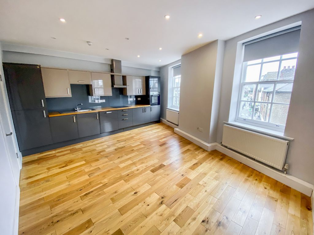 Property photo 2 of 8 Flat 1, 60A High Street, Esher, Kt10 9Rq