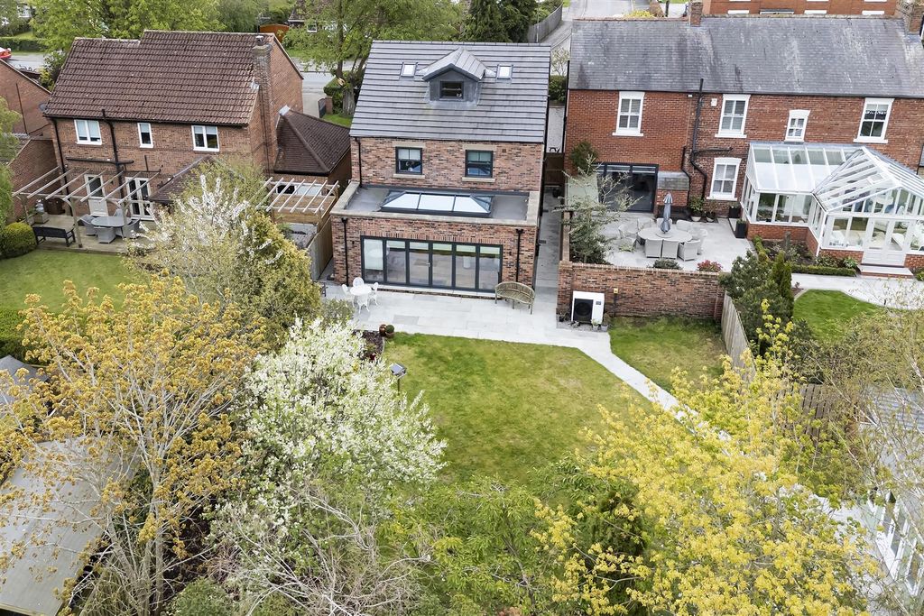 Property photo 3 of 27