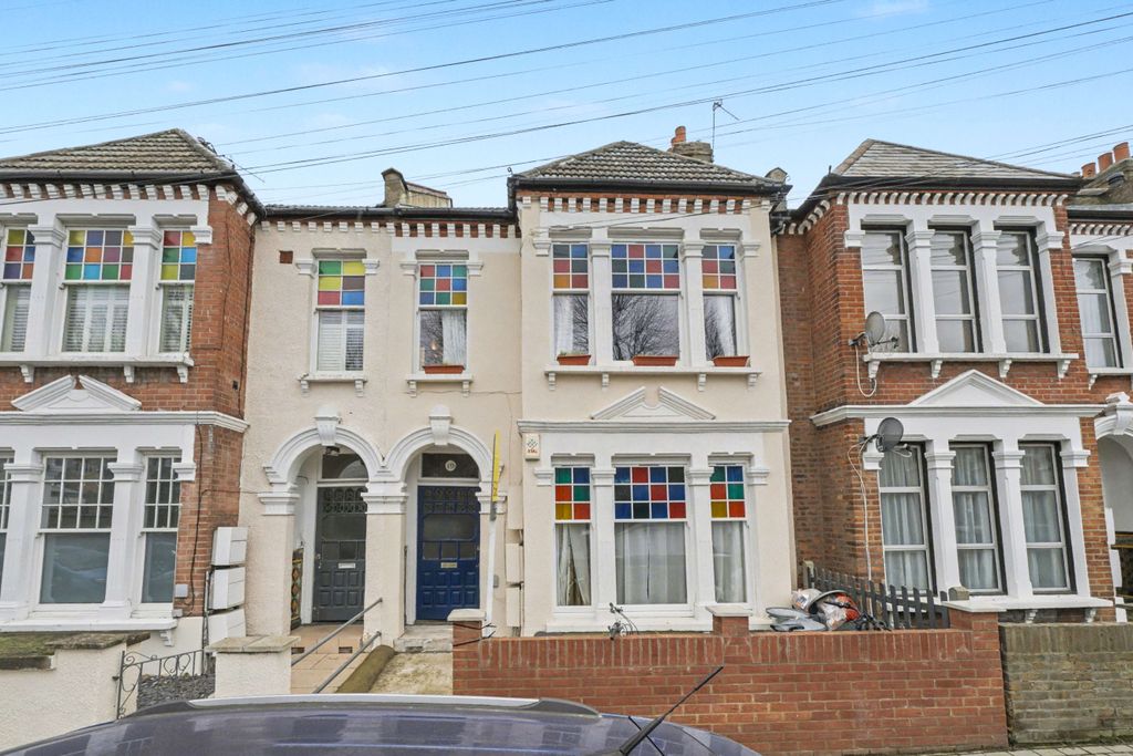 Property photo 1 of 33 19 Louisville Road, Tooting, London Sw17 8Rl