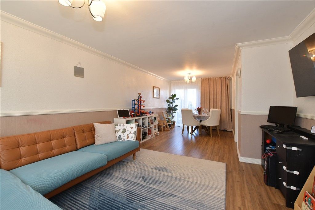 Property photo 3 of 11 Lounge/Dining Room