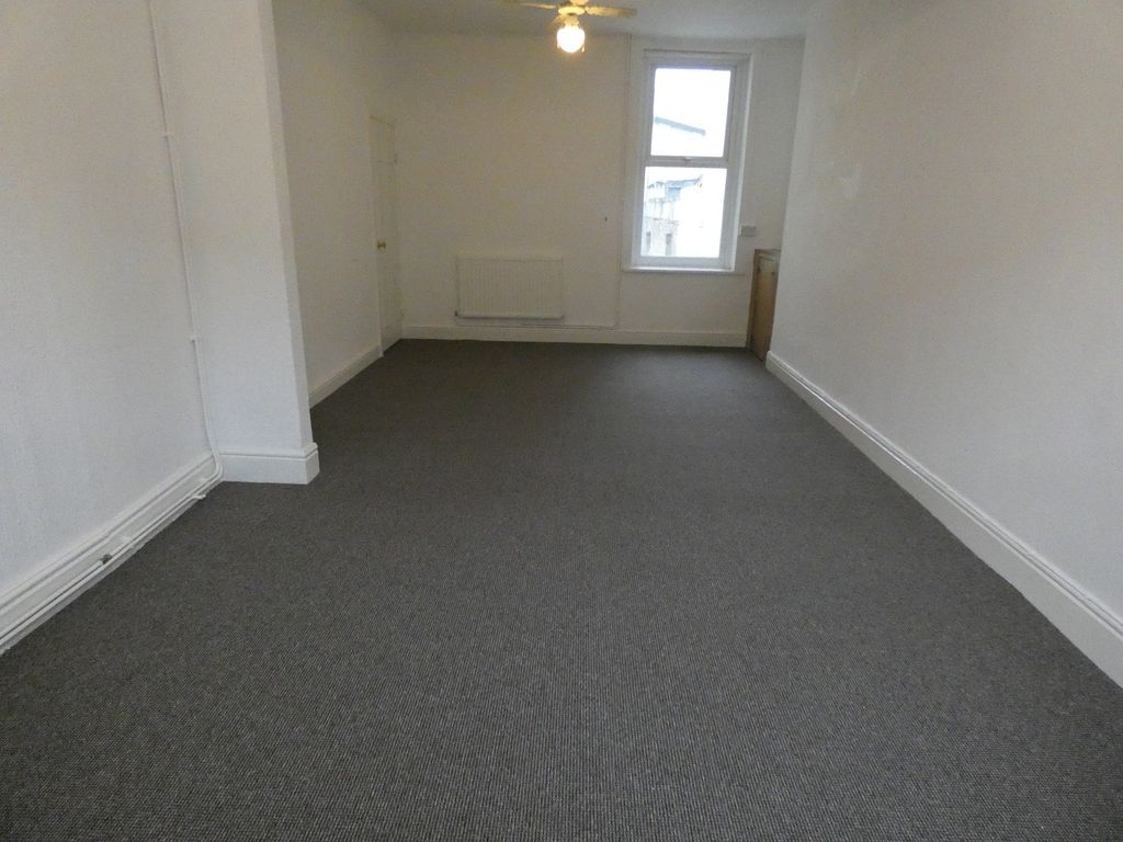 Property photo 2 of 10 Main Lounge