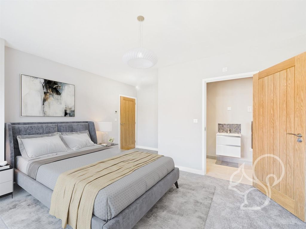 Property photo 2 of 9 Master Bedroom