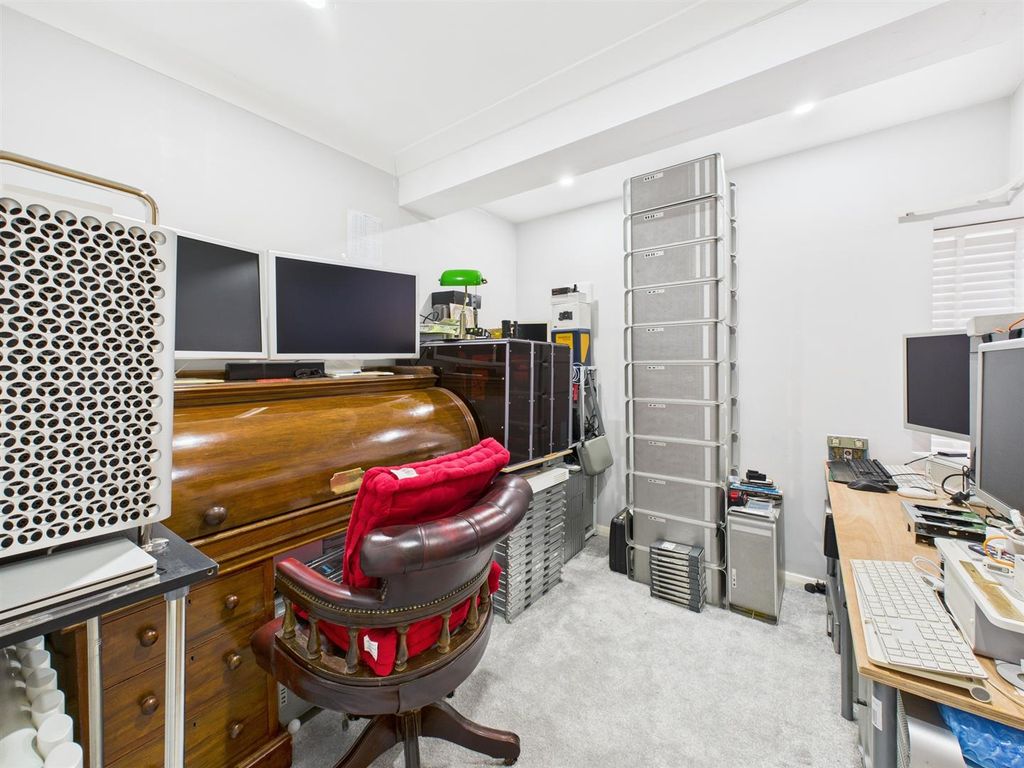 Property photo 3 of 24 Cam02885G0-Pr0529-Still003.Jpg