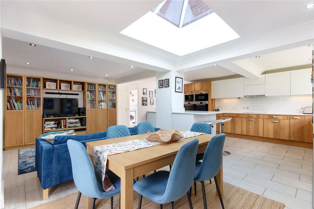 Property photo 2 of 17 Dining Area