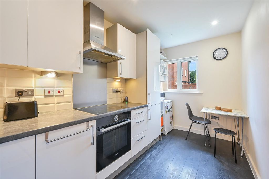 Property photo 3 of 14 Redwood Drive, (5).Jpg