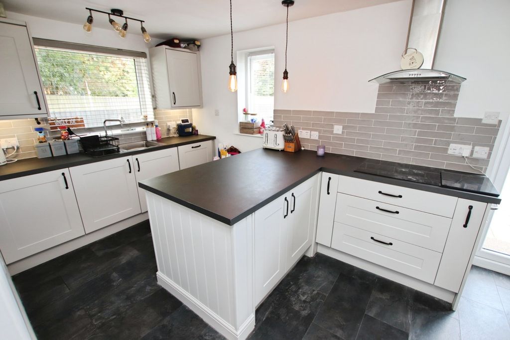 Property photo 2 of 16 4565202