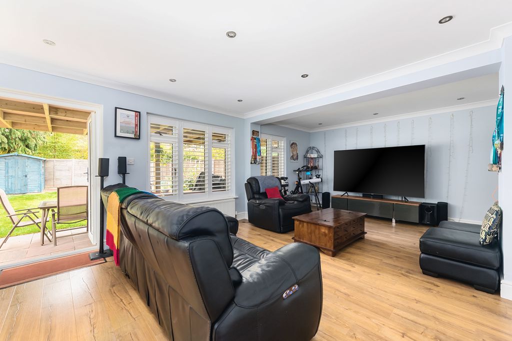 Property photo 2 of 13 7 The Brambles (10)