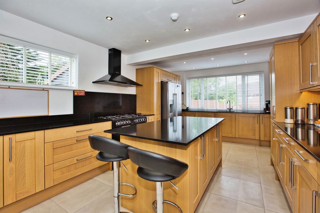 Property photo 3 of 32