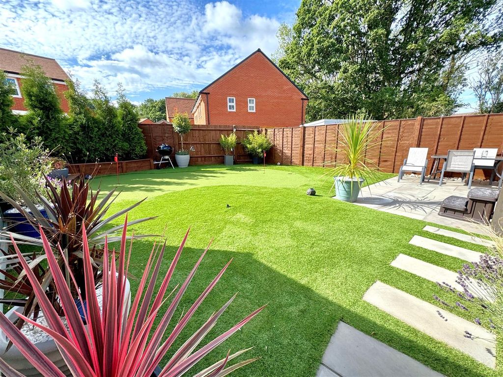 Property photo 3 of 12 Garden.Jpg