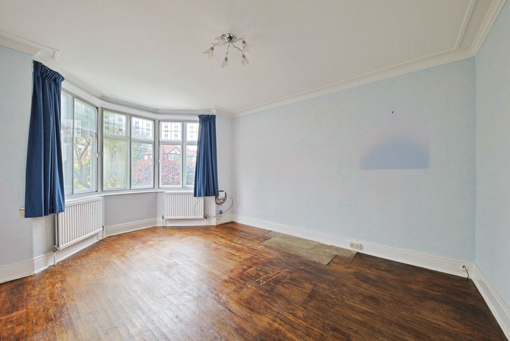 Property photo 2 of 13 4627216