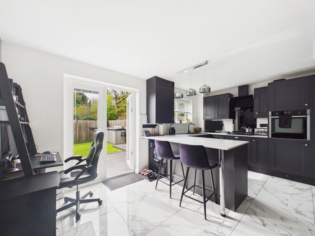 Property photo 2 of 10 Cam02536G0-Pr0087-Still006