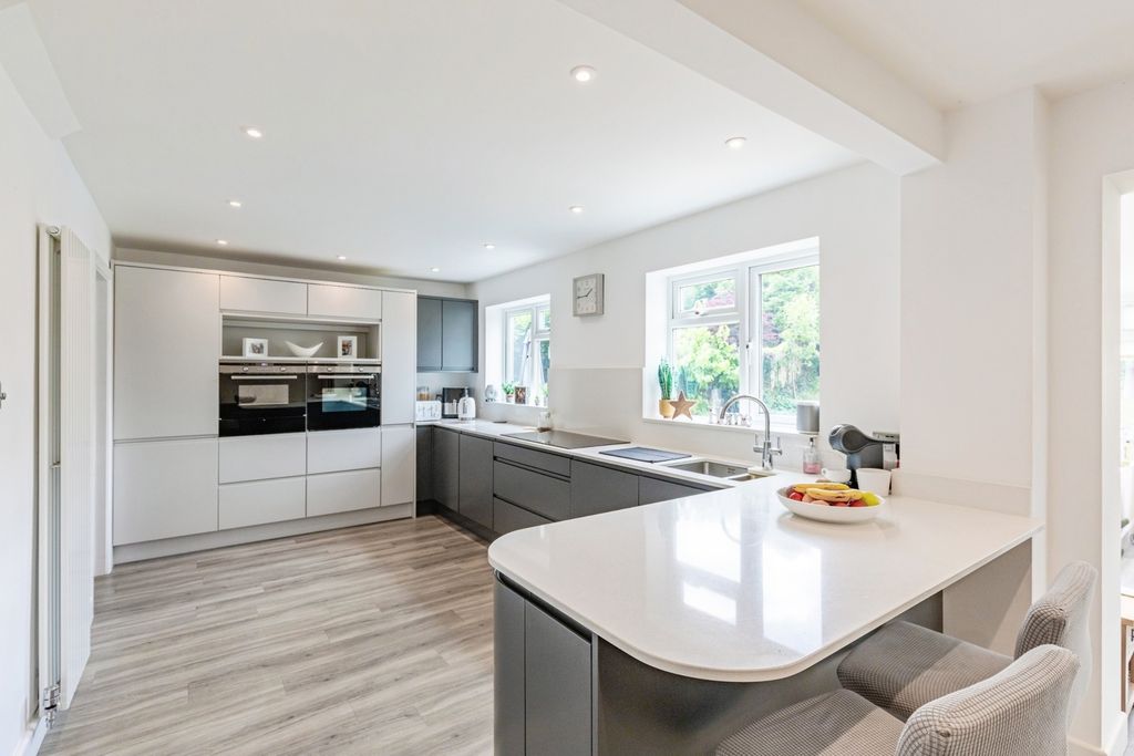 Property photo 3 of 17 Kitchen Diner