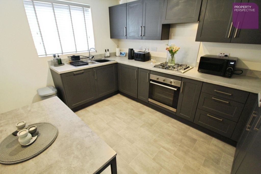 Property photo 3 of 9 Dining Kitchen