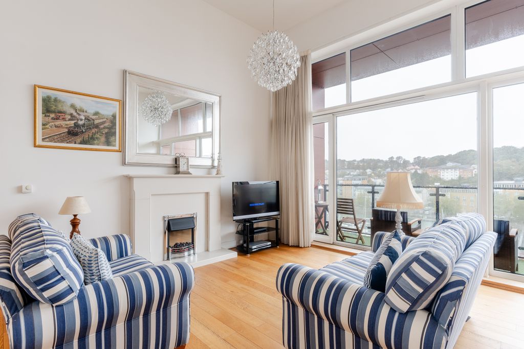 Property photo 1 of 16 A7407380-Hdr-15