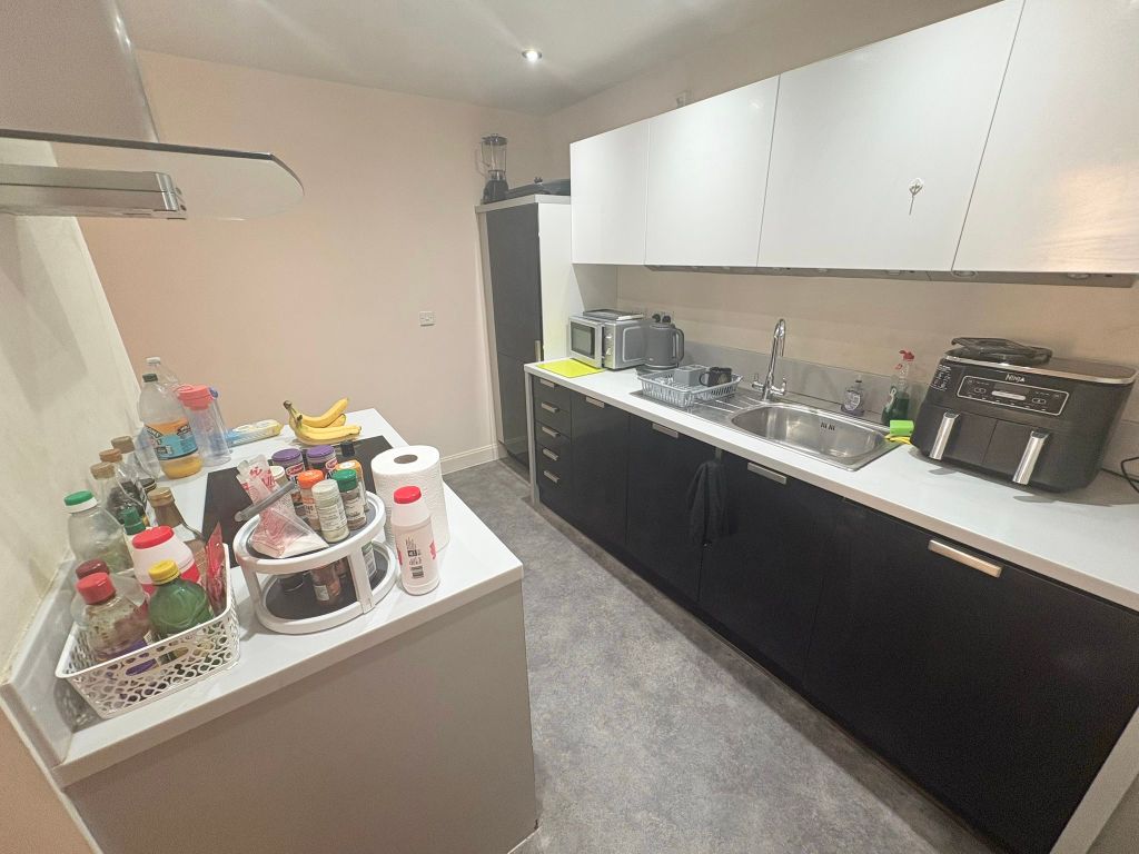 Property photo 2 of 8 Kitchen