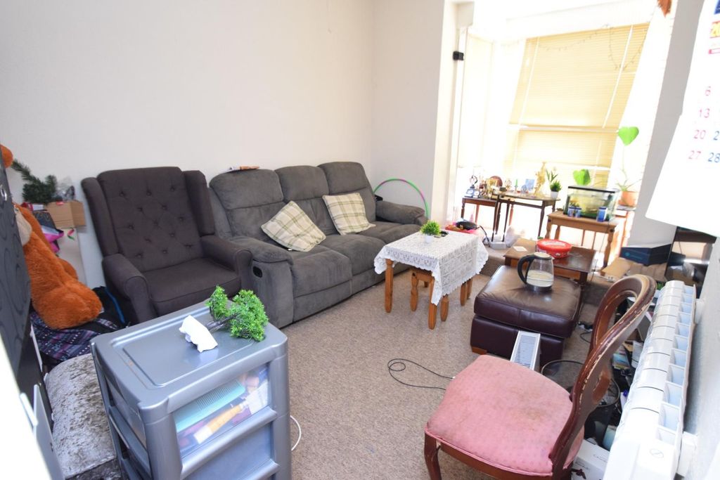 Property photo 2 of 7 Living Room