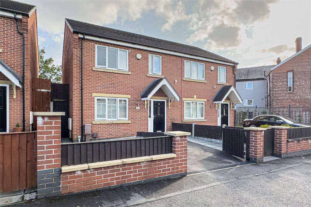 Property photo 1 of 21 External