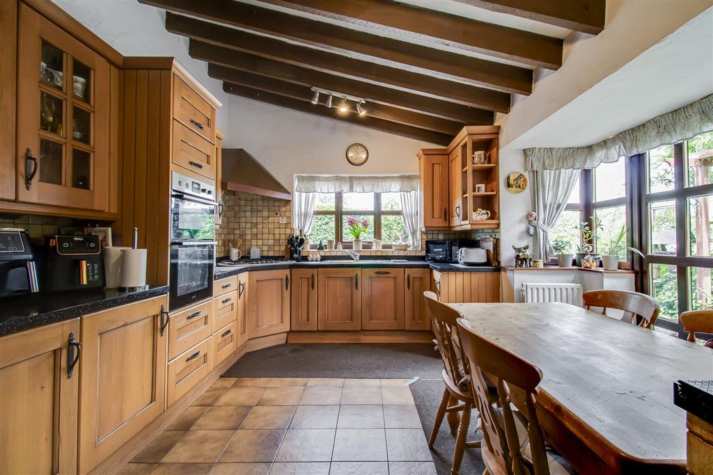 Property photo 3 of 17 Kitchen