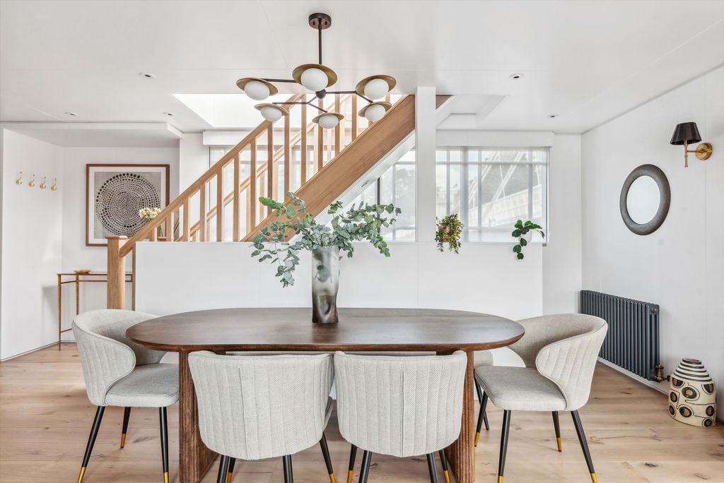 Property photo 3 of 13 Image