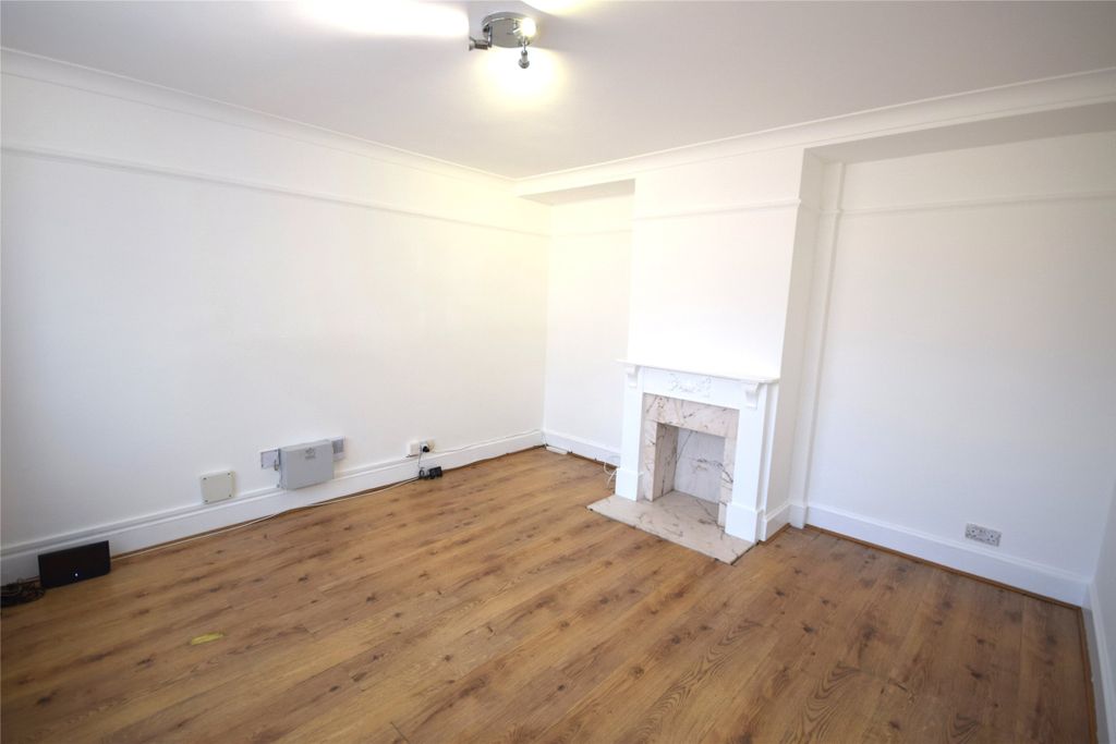 Property photo 2 of 18 Picture No. 28