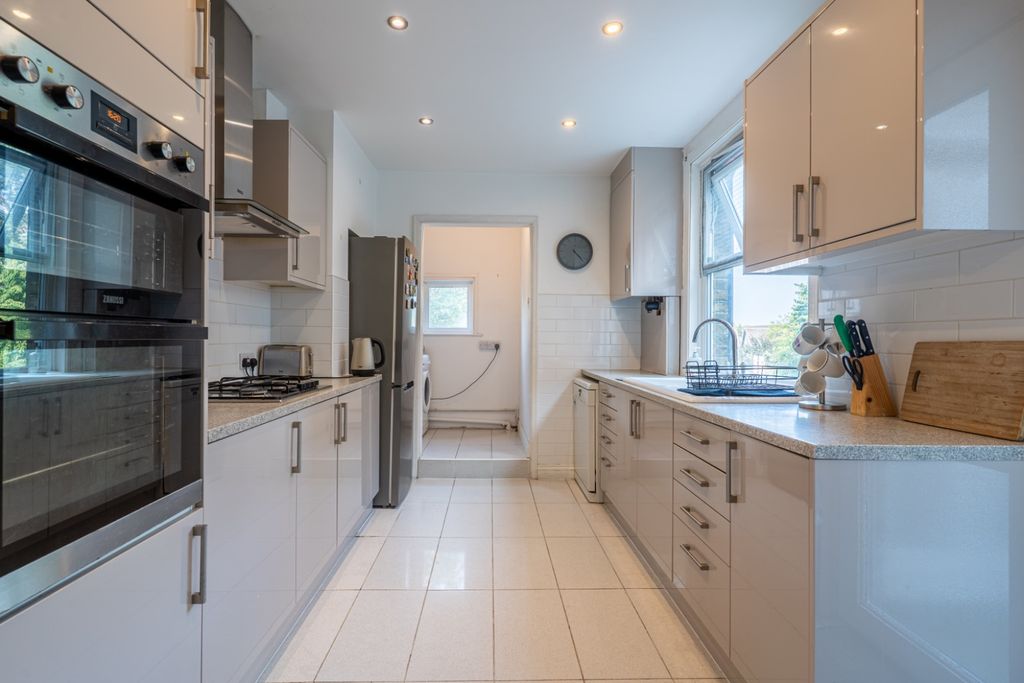 Property photo 2 of 21 5304953