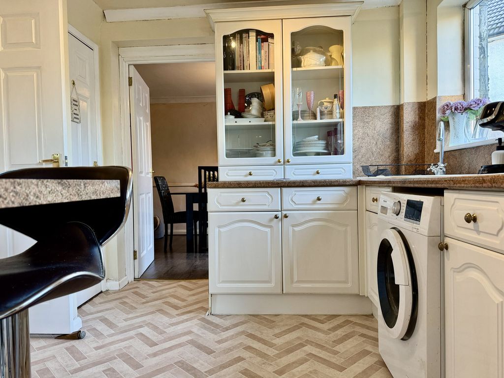 Property photo 2 of 25