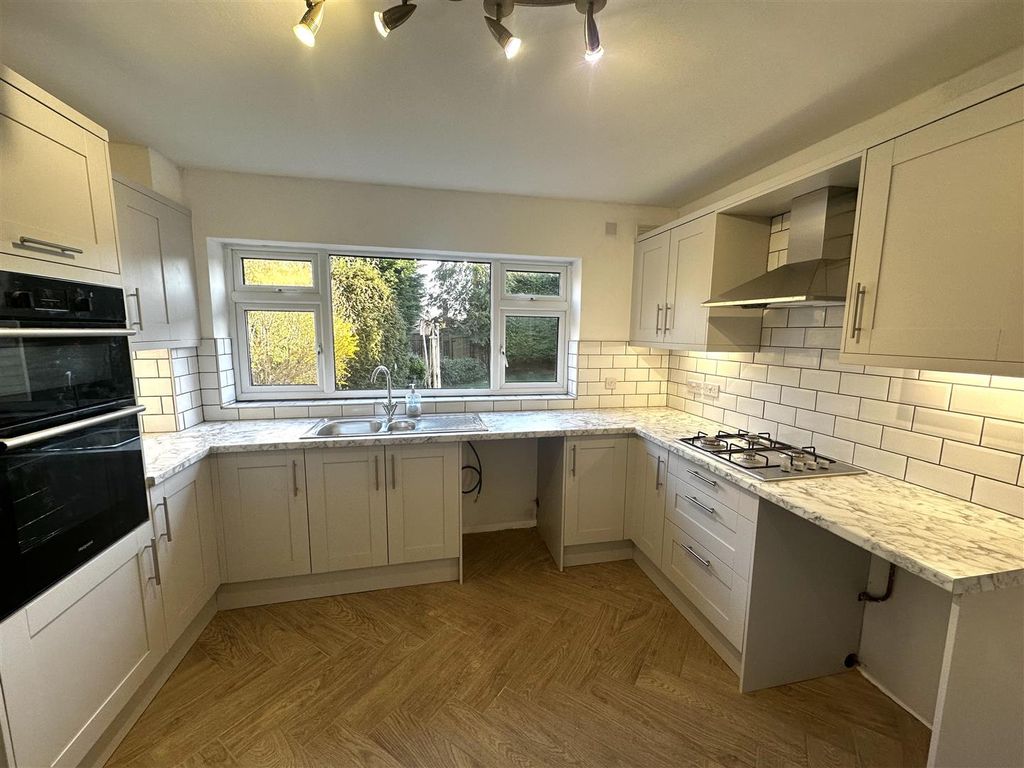 Property photo 2 of 11 Kitchen 2.Jpg