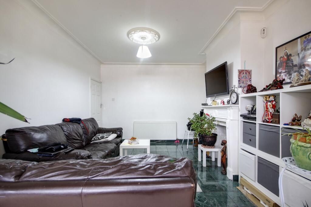 Property photo 3 of 16 Living Room