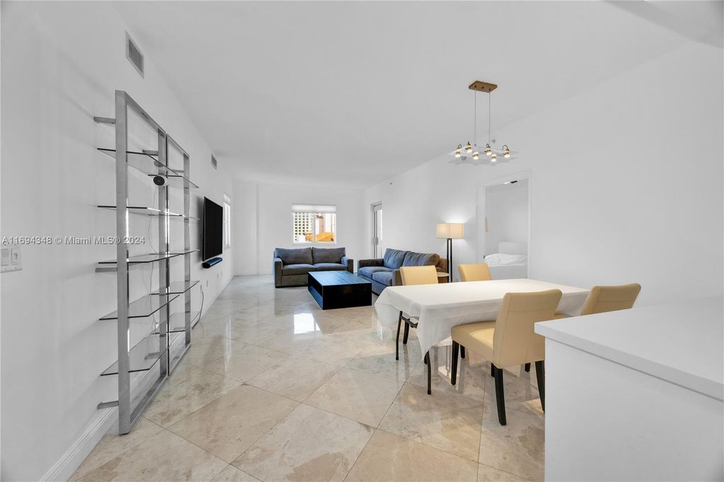 Property photo 3 of 32 <Alttext/>
