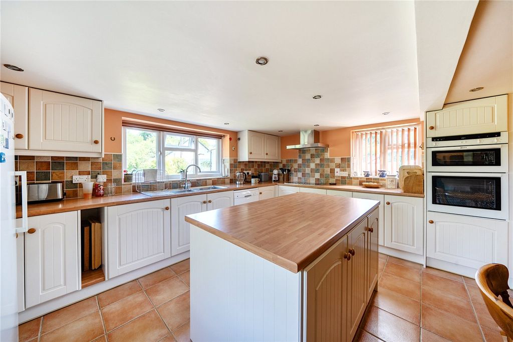 Property photo 3 of 21 Kitchen