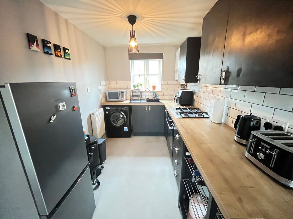 Property photo 3 of 27 Picture No. 16