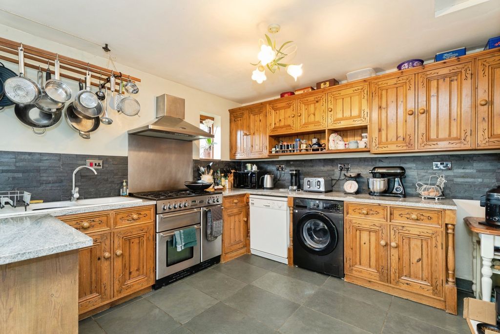 Property photo 3 of 30 Pbox-Img.Jpg