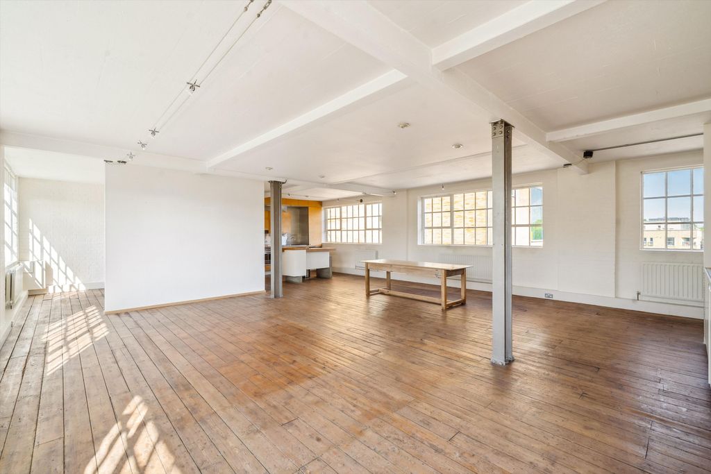 Property photo 1 of 16 Image