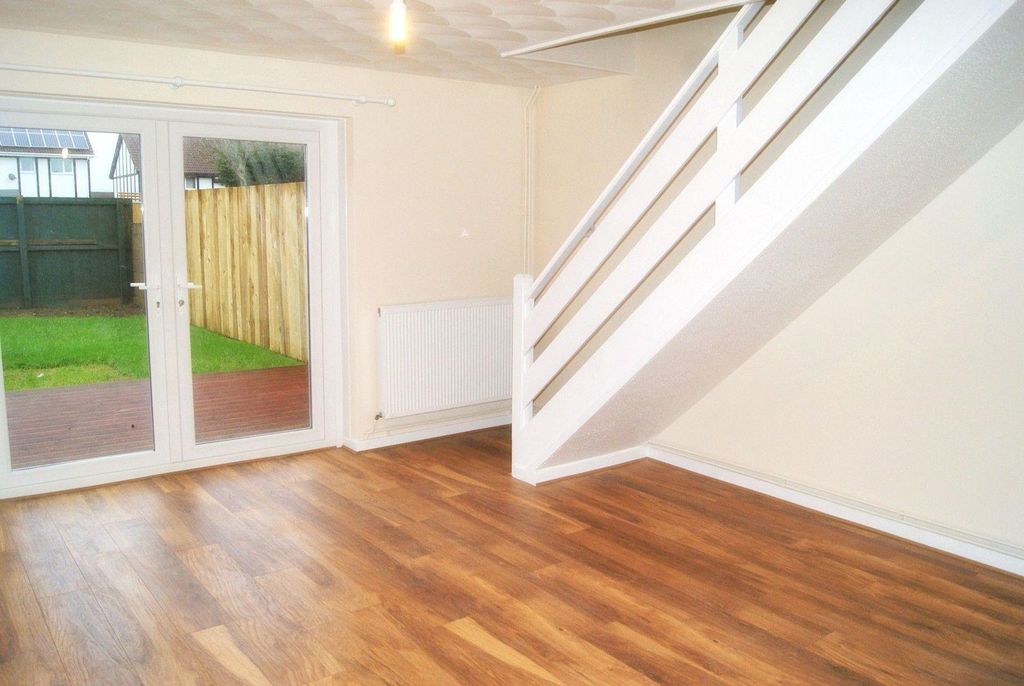 Property photo 3 of 8 Lounge