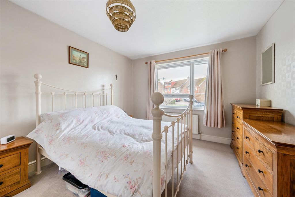 Property photo 3 of 22 Bedroom 1.Jpg