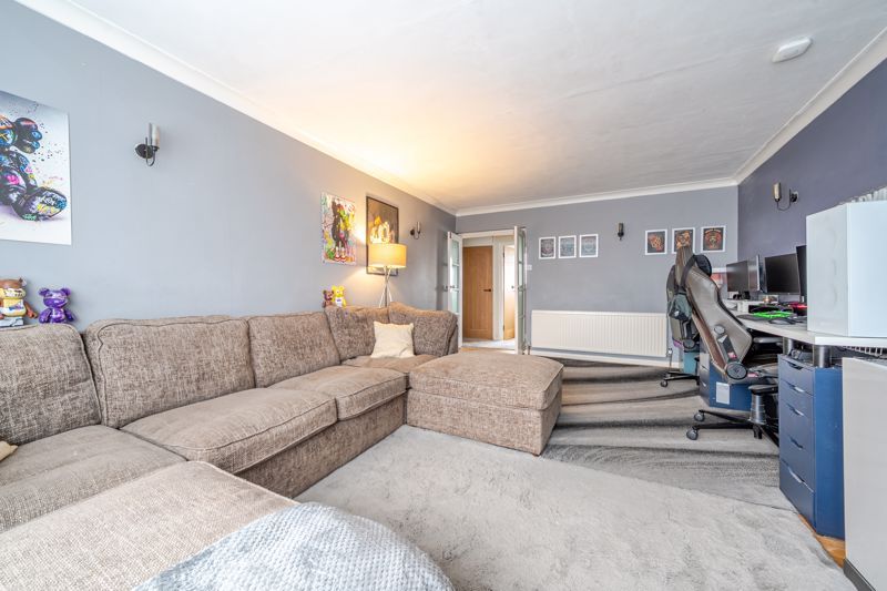 Property photo 3 of 17 Photo 6